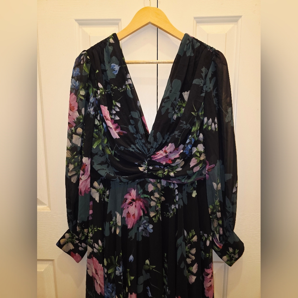 Badgley Mischka V-Neck Floral Pleated Gown-Size 12 - NWOT (never worn)🌸 - Picture 7 of 9